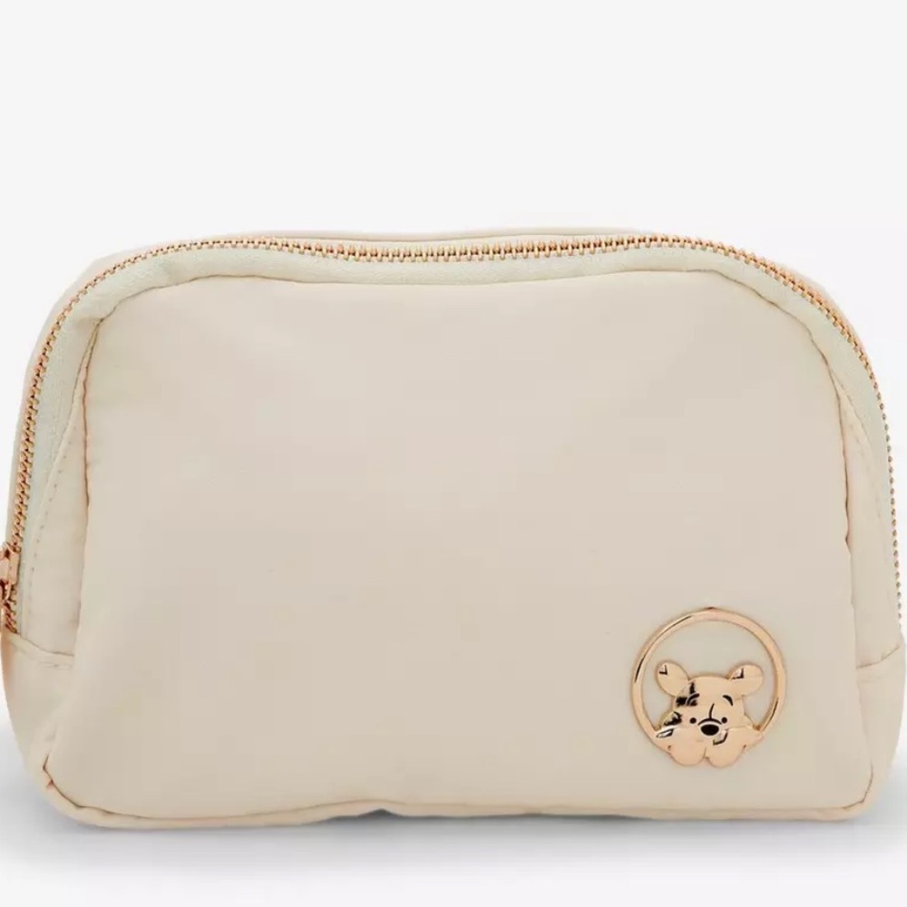 🎄Sale! Disney Winnie the Pooh Fanny pack new with tags! - Picture 4 of 6